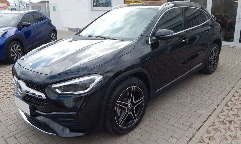 MERCEDES-BENZ GLA
