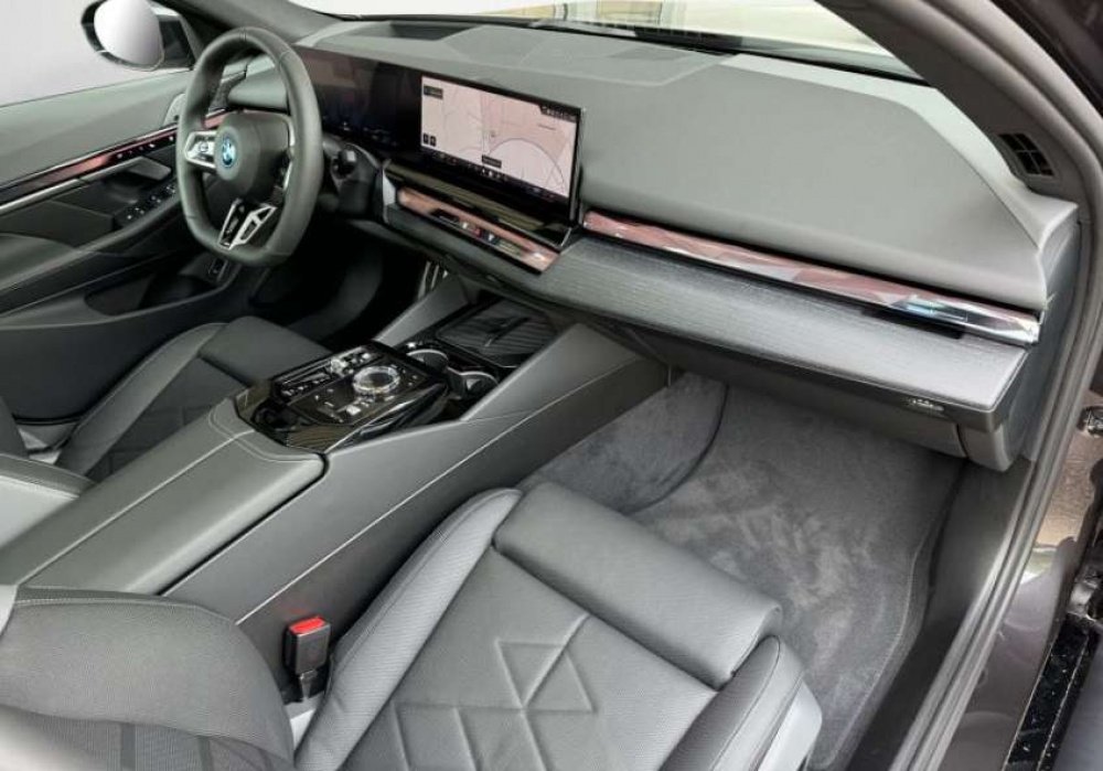 BMW  SERIE 5 550e xDRIVE M SPORT Gris sophisto effet brillant