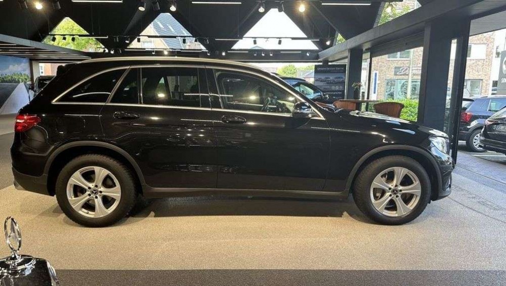 MERCEDES-BENZ CLASSE GLC 220d 4-Matic Exclusive Noir Peinture métallisée