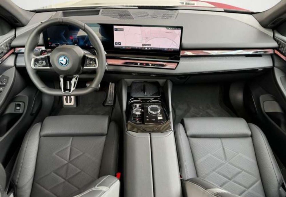 BMW  SERIE 5 550e xDRIVE M SPORT Gris sophisto effet brillant