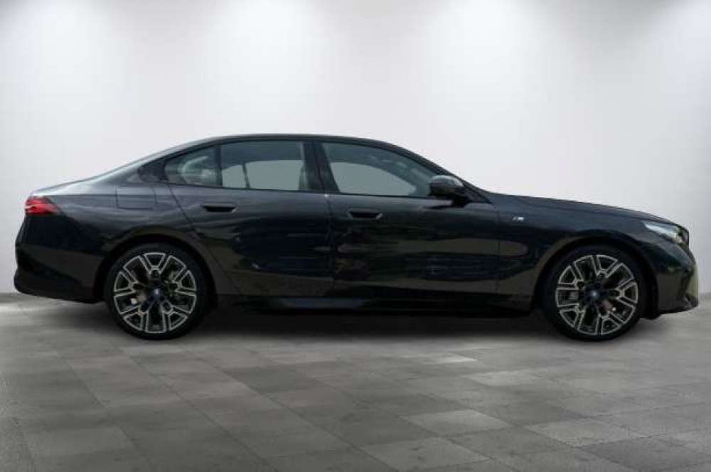 BMW  SERIE 5 550e xDRIVE M SPORT Gris sophisto effet brillant